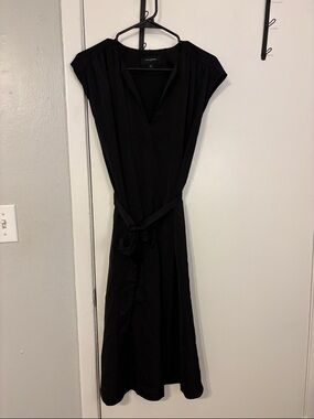 Black Cap-Sleeve Tie-Waist Dress - Banana Republic